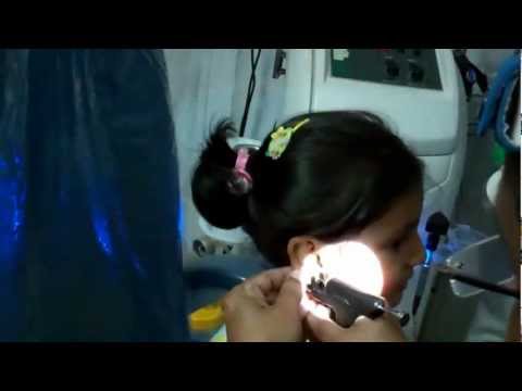 Meenu wants a daimond ear ring